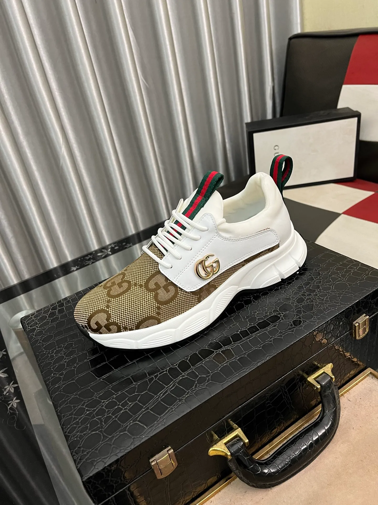 Men's shoes 💰440⌚️⌚️ (GUCCI-Gucci) luxury brand sports and casual shoes, imported original material, sheepskin lining, high-end and comfortable, original outsole is light and wear-resistant! Purely handmade, details determine quality! 38-443️⃣colors available